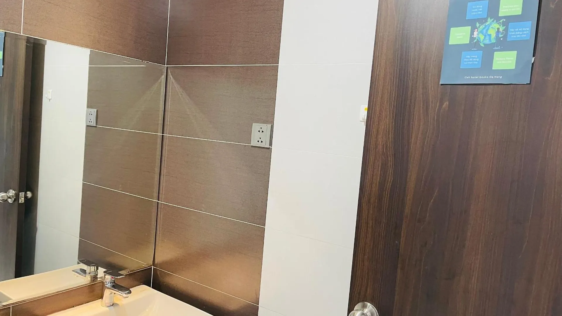 Cali Hotel Books Da Nang 0*,  Vietnam